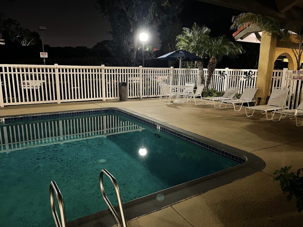 Days Inn by Wyndham Buena Park photo 3