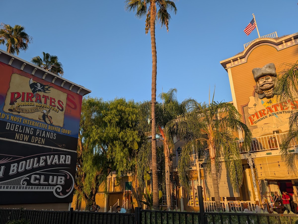 Pirates Dinner Adventure photo 3